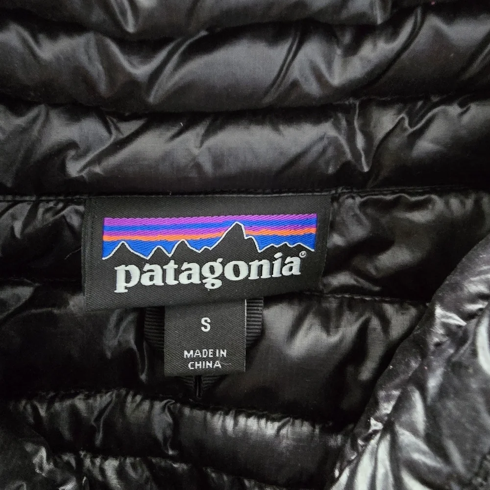Patagonia Women's Ultralight Black Down Quilted Vest Size S - Picture 4 of 5